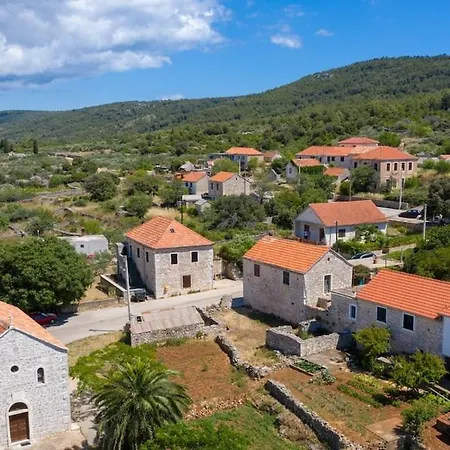 Cozy House Pavicic In Hvar Vikendica